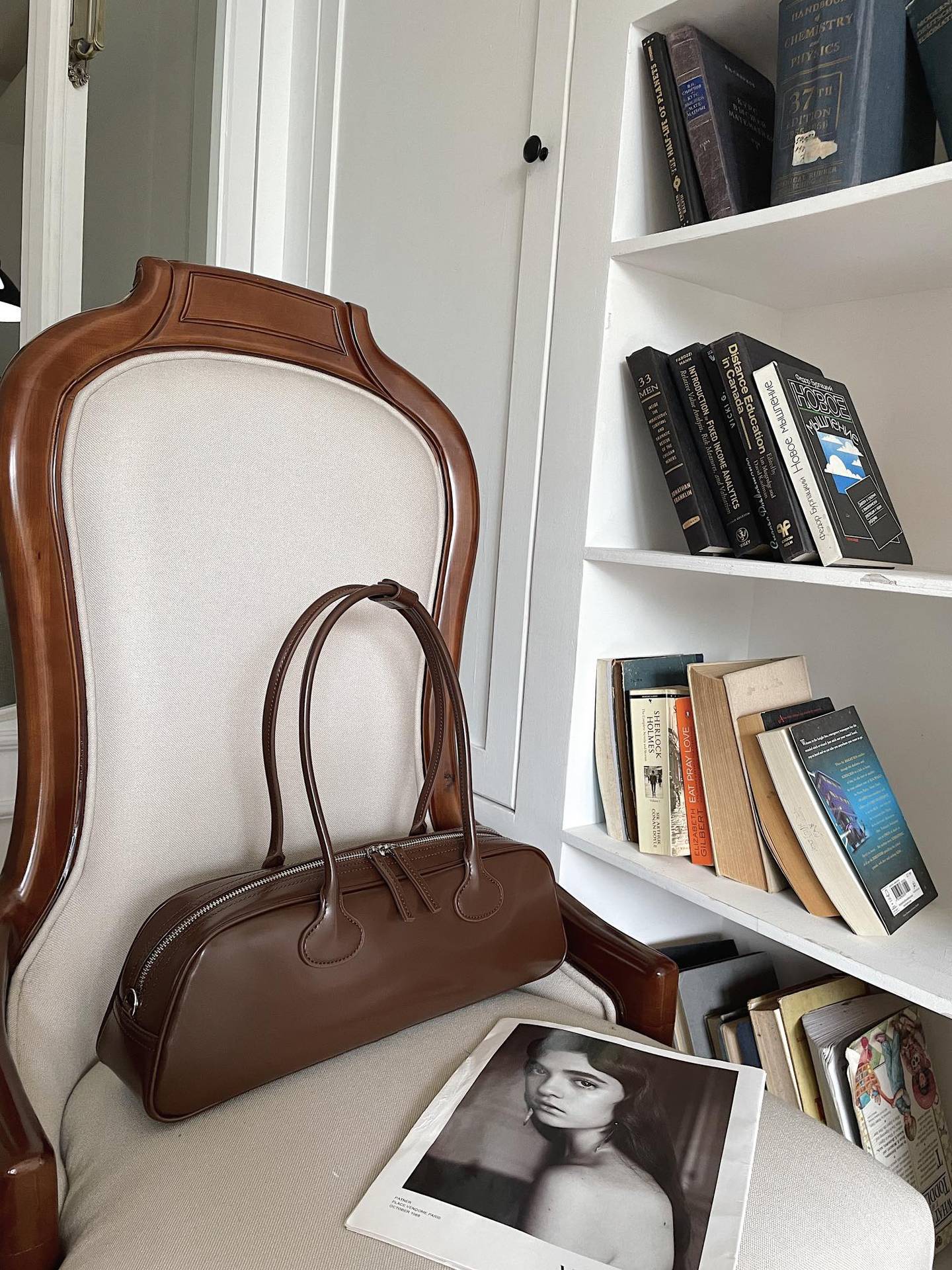 Cowhide Leather Shoulder Bag - Large Capacity