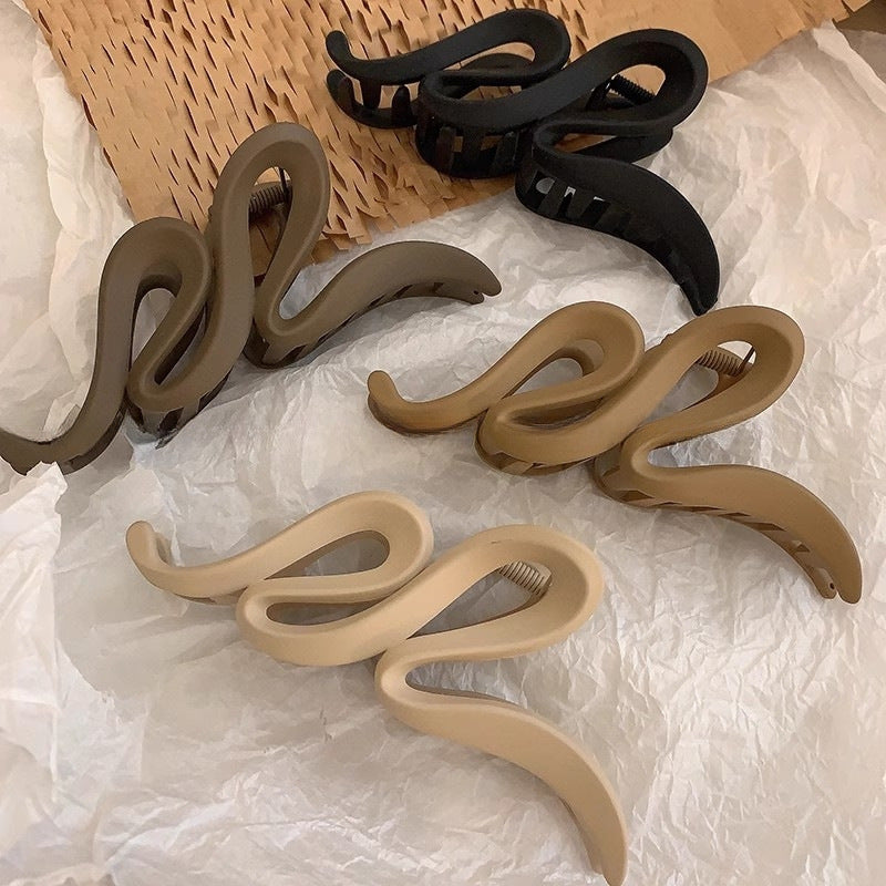 Modern Twist Hair Clip